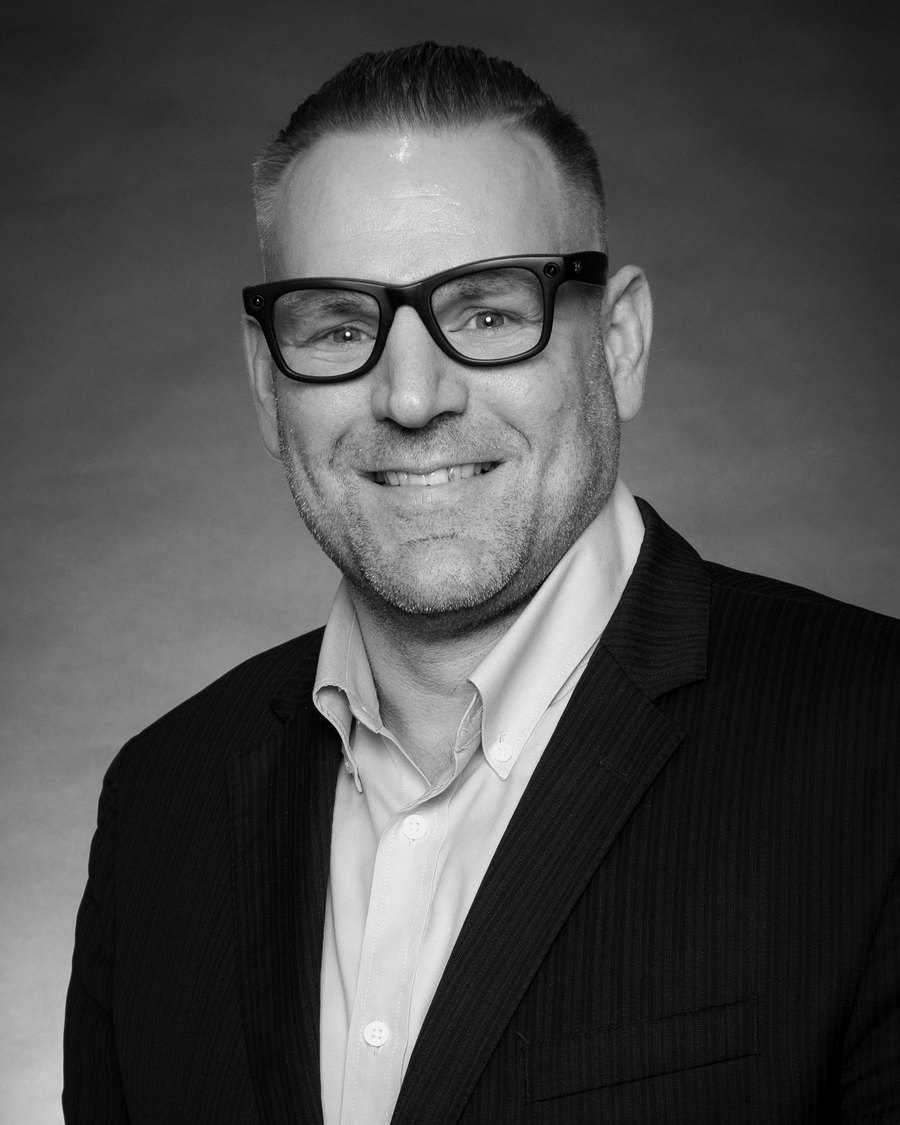Studio portrait of Jason MacDonald, Maxwell Leadership Certified Speaker, Trainer and Coach